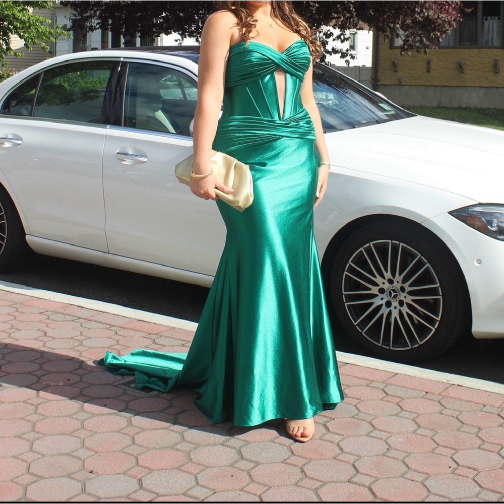 Sherri Hill Green Sleeveless Prom Gown